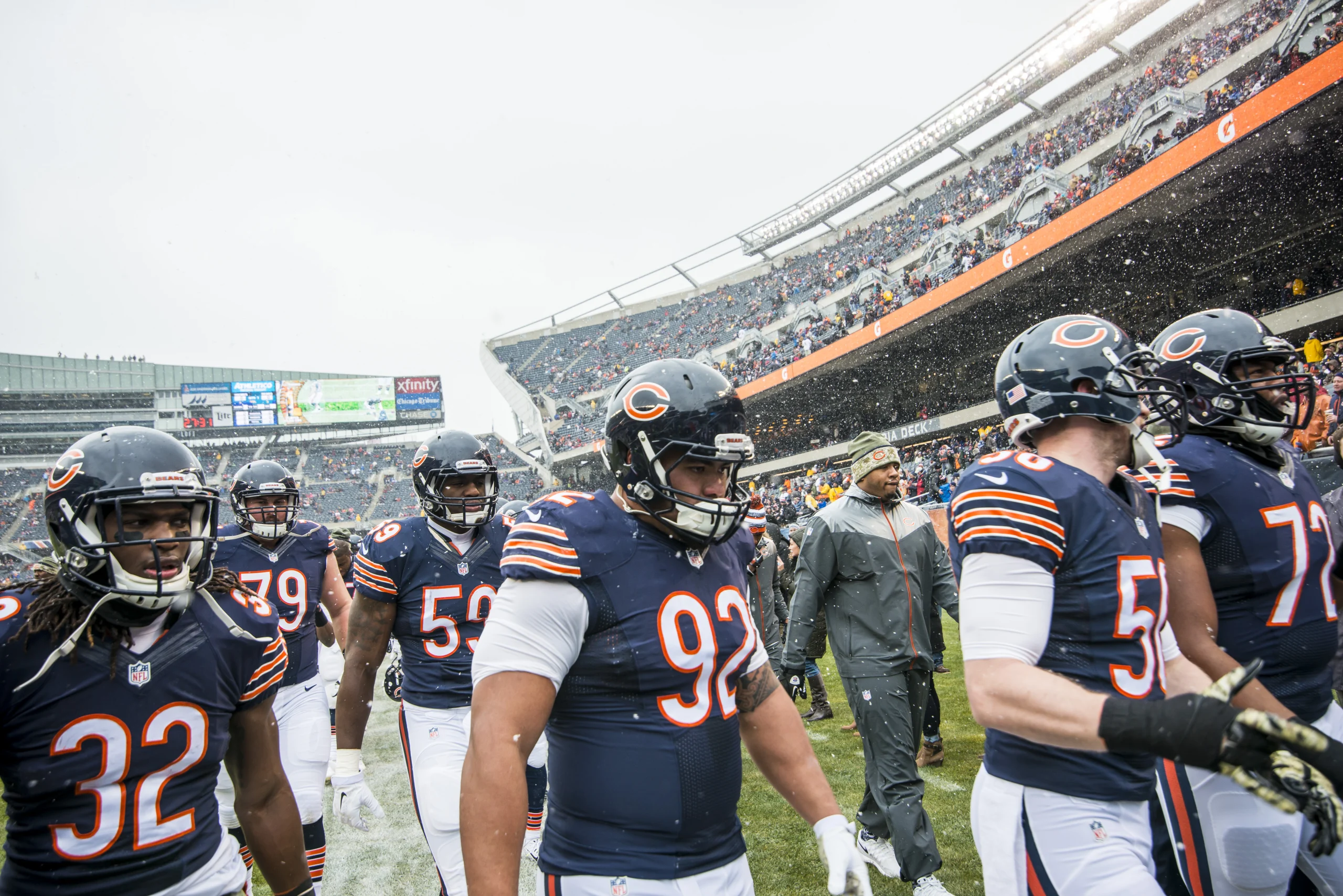 Case Keenum con la camiseta de los Chicago Bears durante un partido de la NFL.