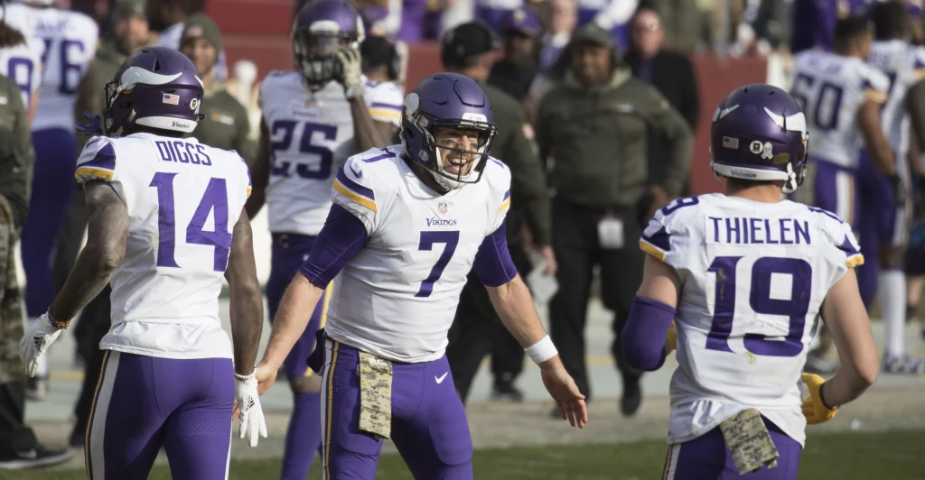 Case Keenum, quarterback de los Chicago Bears, durante un partido de la NFL.