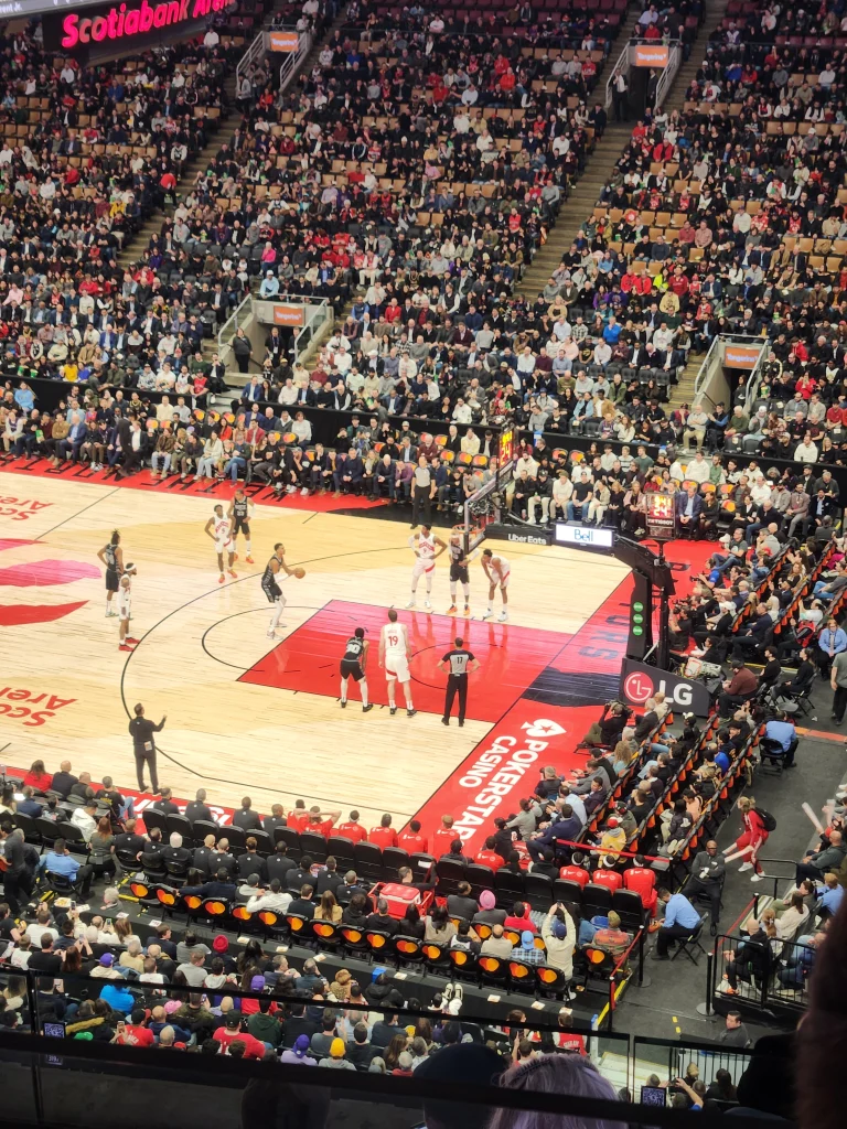 Victor Wembanyama, ala-pívot de los San Antonio Spurs, durante un partido de la NBA.