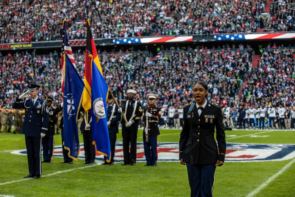 Gráfico del cuadro de playoffs de la NFL con las siete semillas de cada conferencia y los cruces de la ronda de comodines.
