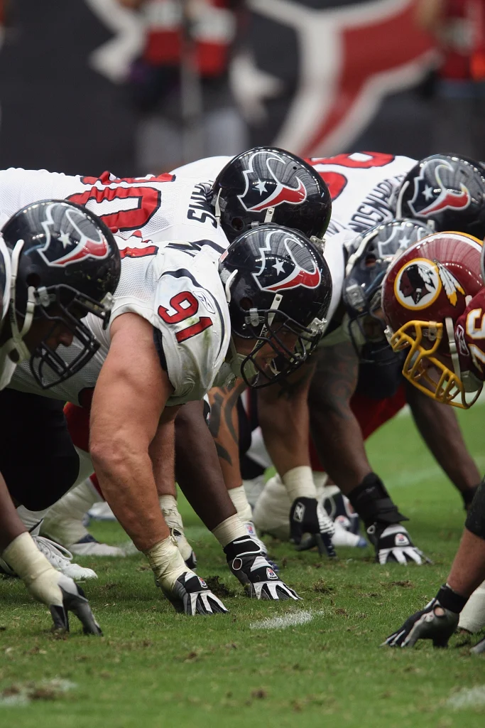 Nico Collins, receptor de los Houston Texans, durante un partido de la NFL.
