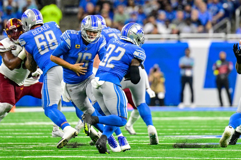Jared Goff, quarterback de los Detroit Lions, en acción durante un partido de la NFL.