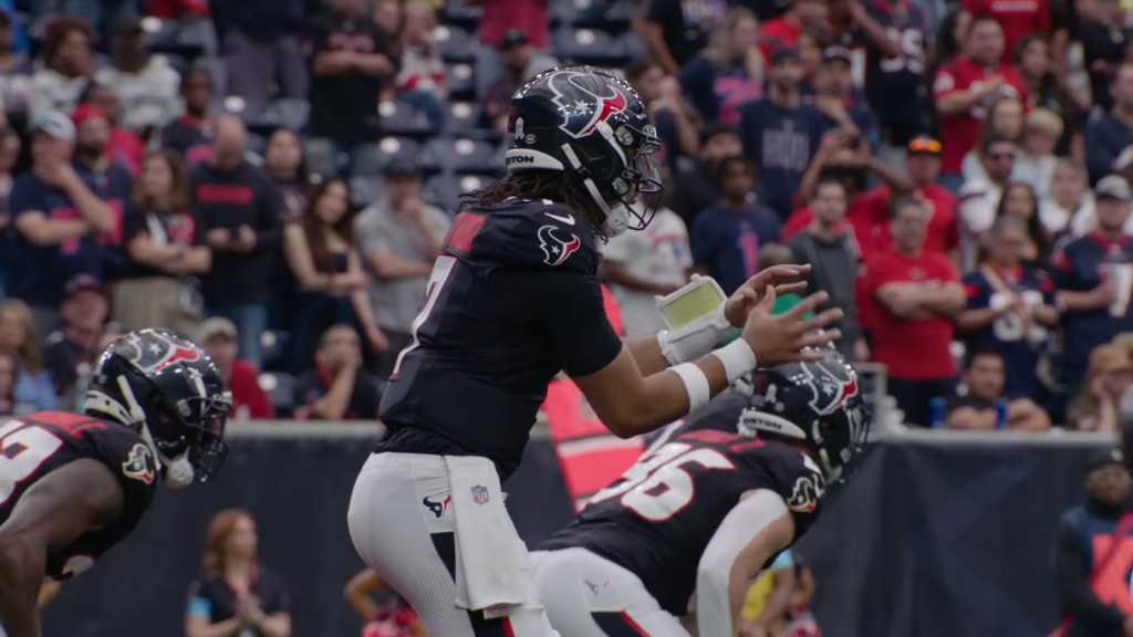 C.J. Stroud, quarterback de los Houston Texans, durante un partido de la NFL.