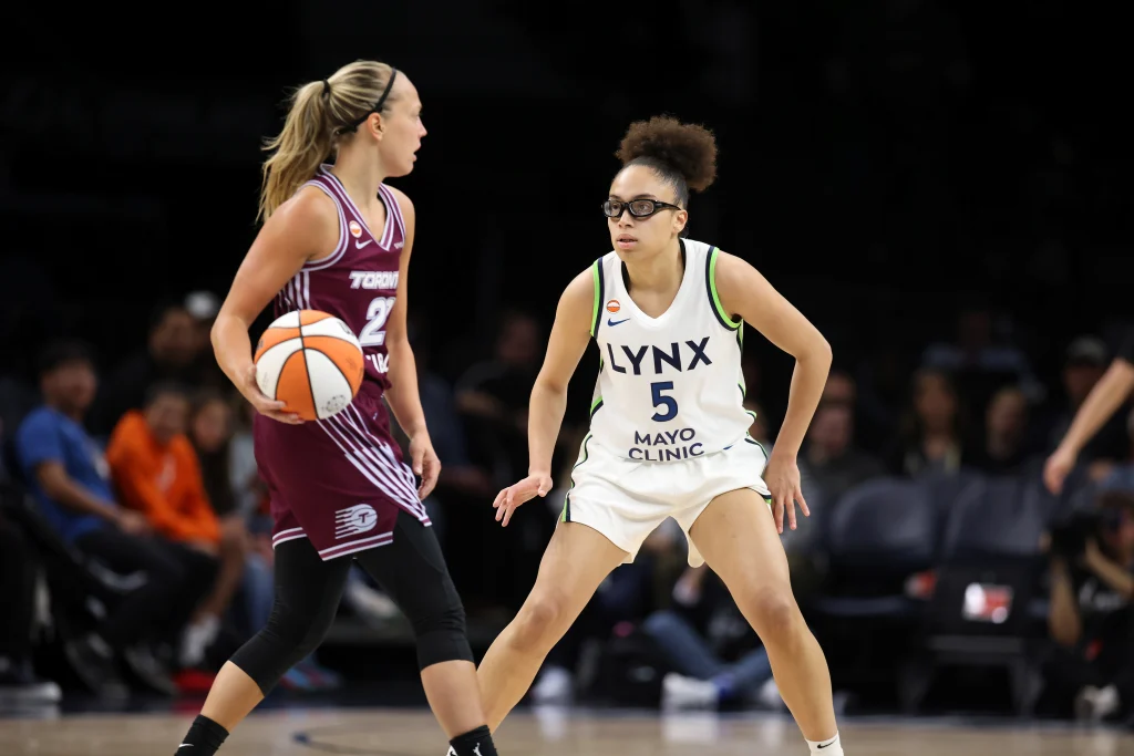 Olivia Miles, base de Minnesota Lynx, durante un partido de la WNBA en la temporada 2026.