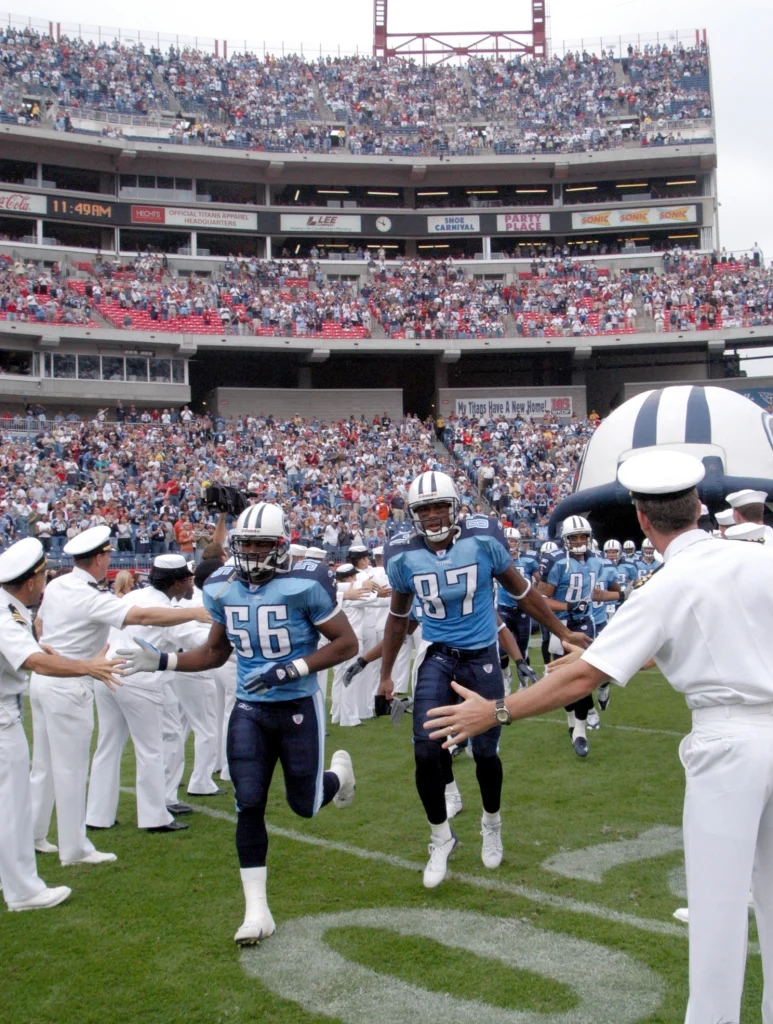 Jeffrey Simmons con la camiseta de los Tennessee Titans durante un partido de la NFL.