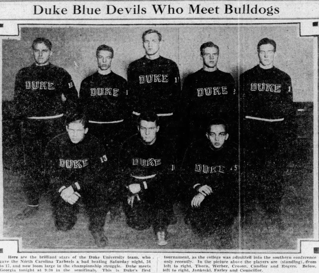 Jugadores del equipo de baloncesto masculino de Duke Blue Devils durante un partido de la temporada 2025-26.