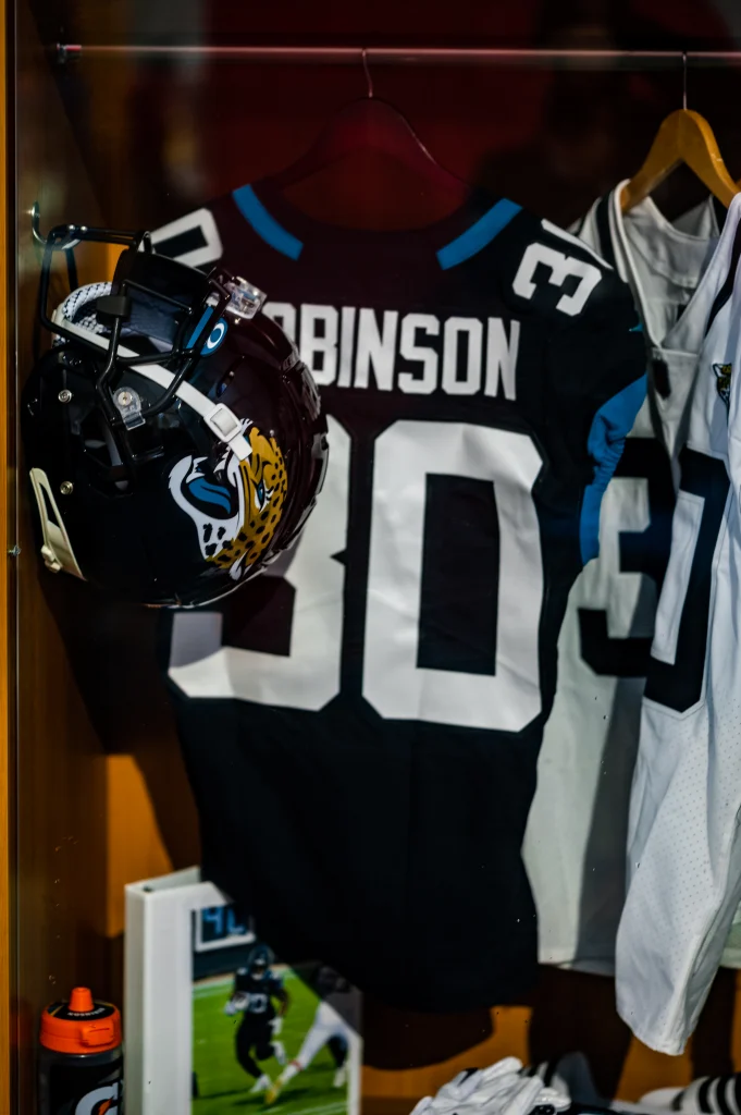 Travis Hunter, cornerback de los Jacksonville Jaguars, durante un partido de la NFL.