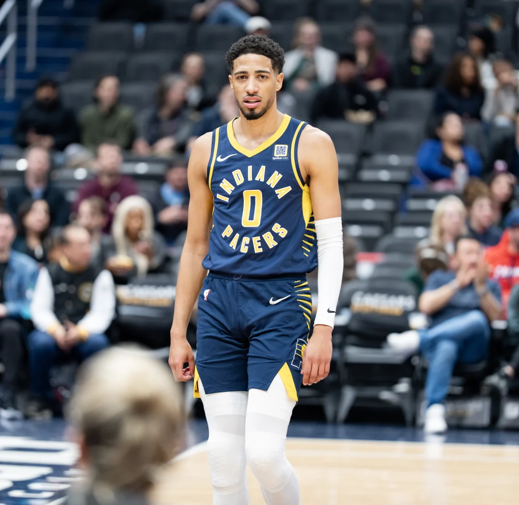 Tyrese Haliburton con la camiseta de los Indiana Pacers durante un partido de la NBA.
